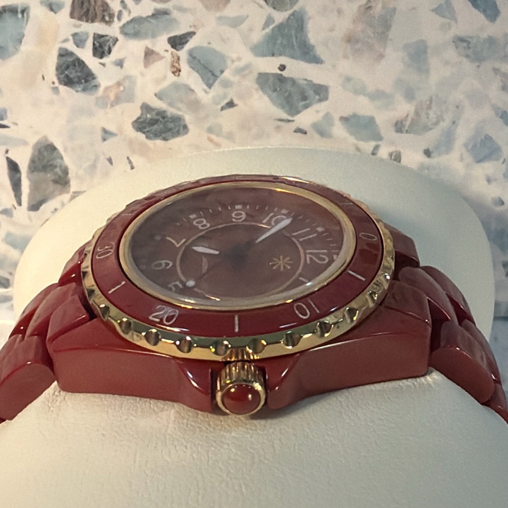 Isaac Mizrahi Live Red Ceramic Watch Gold Tone Accent Bracelet Style - Picture 3 of 6